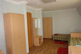 Гостиница «Ельчик» Елец Трехместный номер с общей ванной комнатой-6